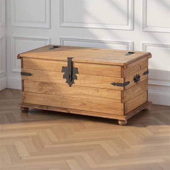 Corona Storage Trunk, Pine